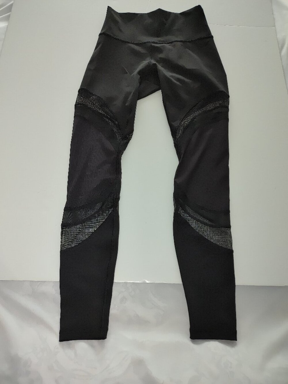 LULULEMON Woman's High Rise Stretched Leggings Size 6 NWOT